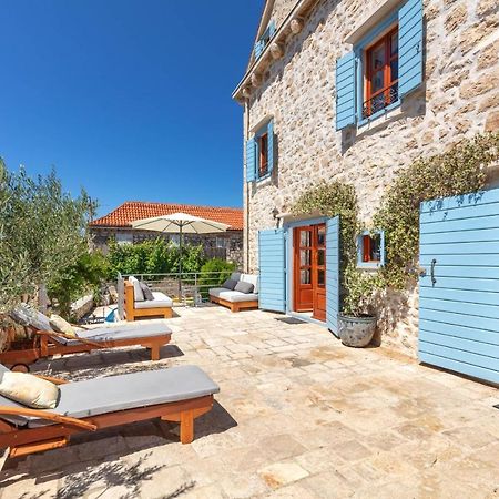 Villa Vicina Heritage Villa For 9,Milna - Close To Restaurants And Shops ภายนอก รูปภาพ