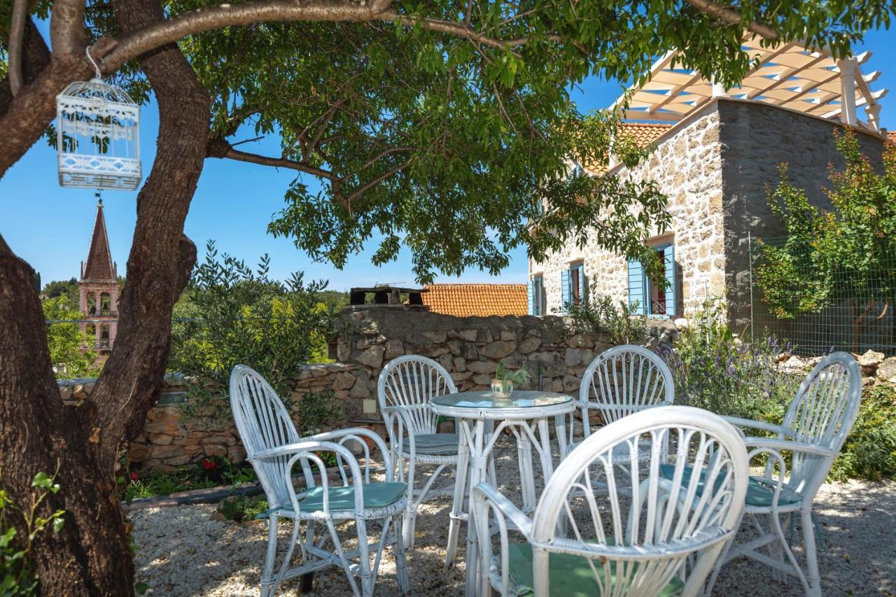 Villa Vicina Heritage Villa For 9,Milna - Close To Restaurants And Shops ภายนอก รูปภาพ