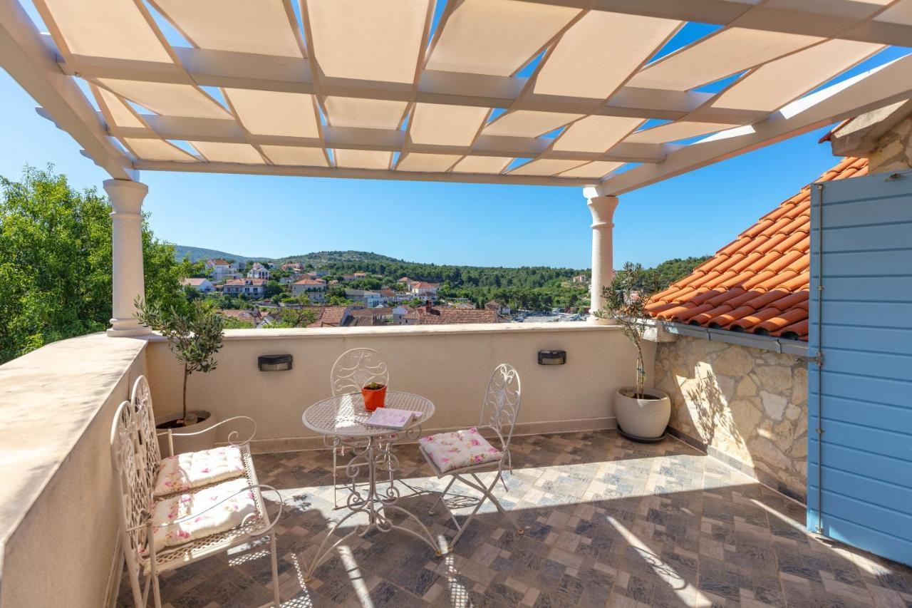 Villa Vicina Heritage Villa For 9,Milna - Close To Restaurants And Shops ภายนอก รูปภาพ