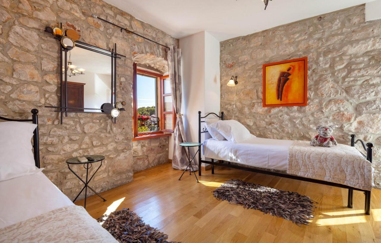 Villa Vicina Heritage Villa For 9,Milna - Close To Restaurants And Shops ภายนอก รูปภาพ