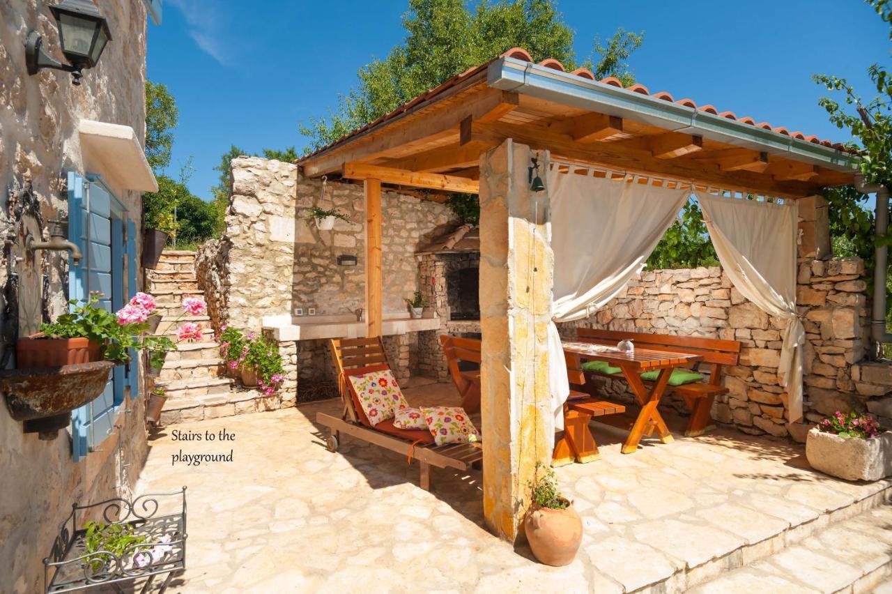 Villa Vicina Heritage Villa For 9,Milna - Close To Restaurants And Shops ภายนอก รูปภาพ