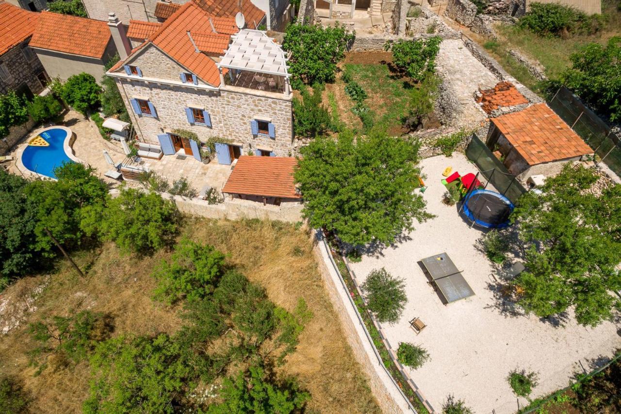 Villa Vicina Heritage Villa For 9,Milna - Close To Restaurants And Shops ภายนอก รูปภาพ