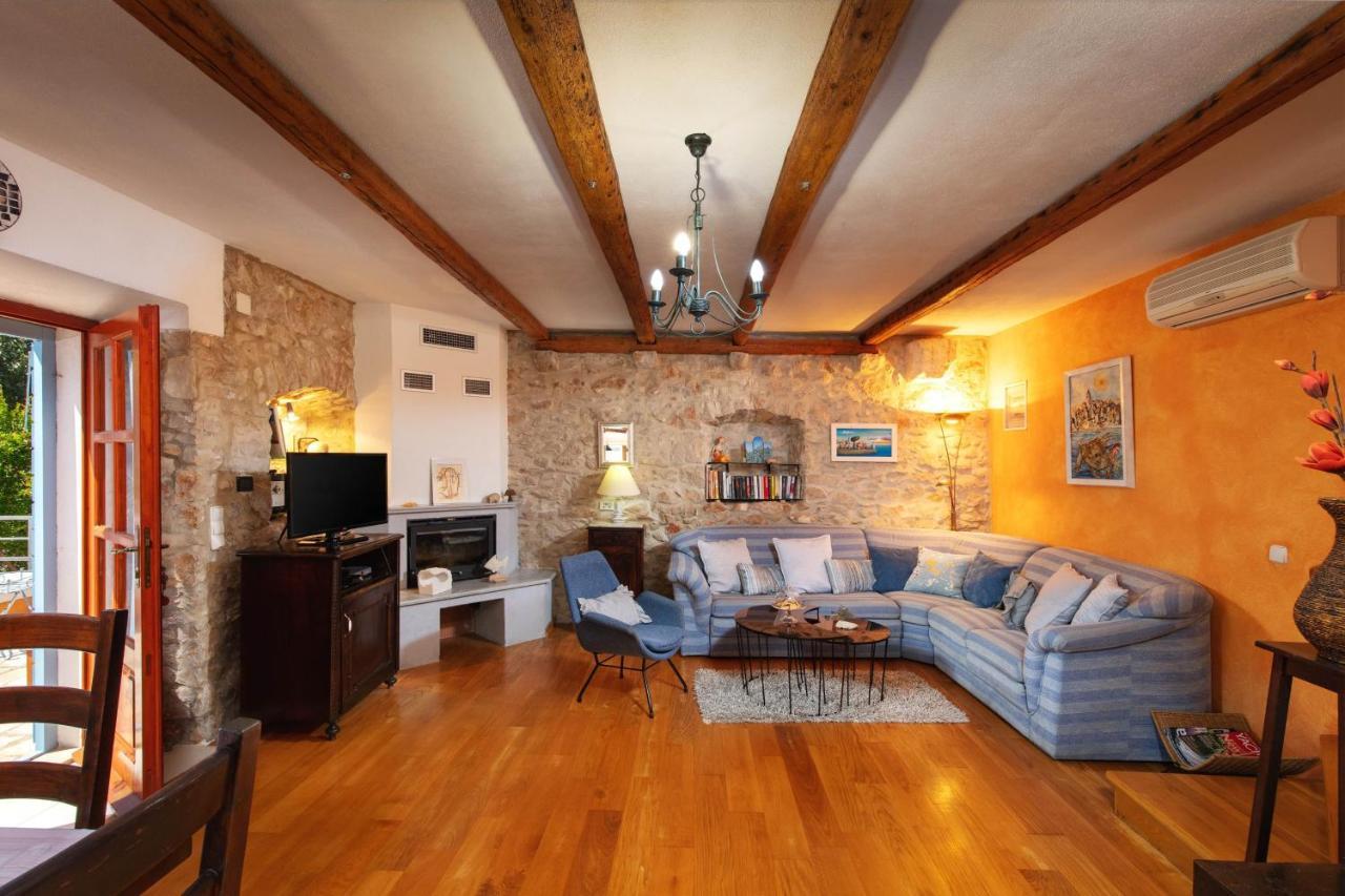 Villa Vicina Heritage Villa For 9,Milna - Close To Restaurants And Shops ภายนอก รูปภาพ