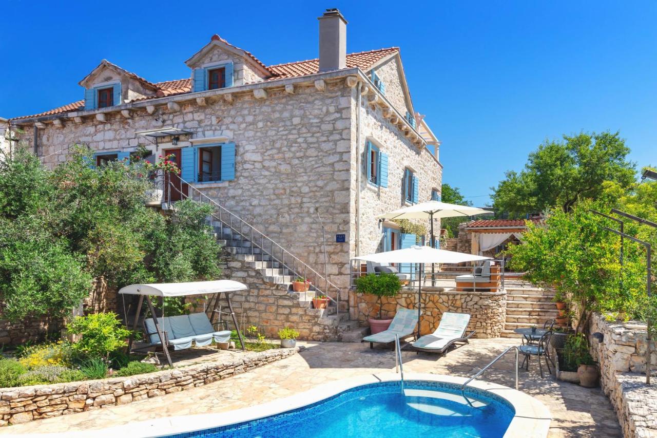 Villa Vicina Heritage Villa For 9,Milna - Close To Restaurants And Shops ภายนอก รูปภาพ